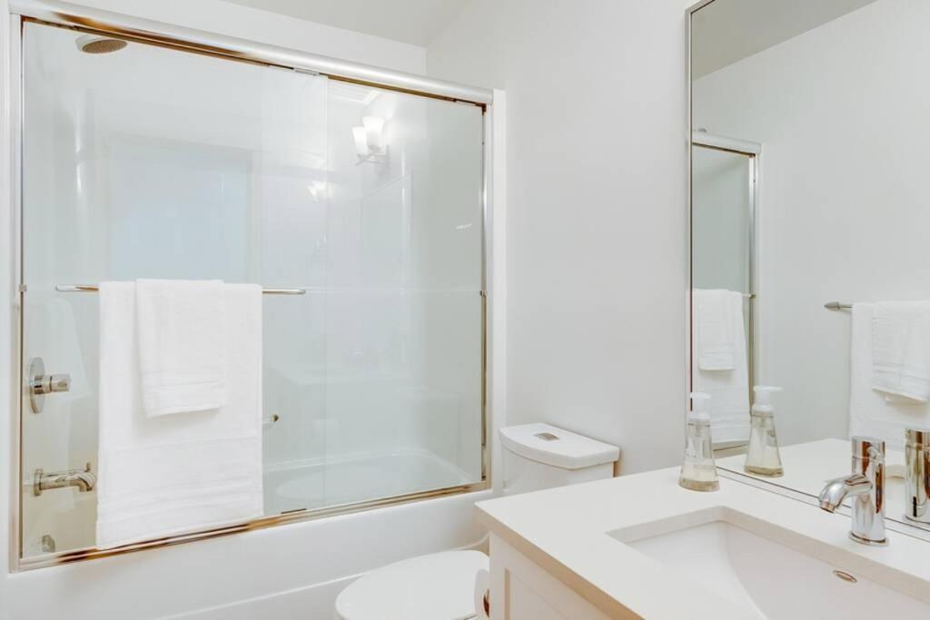Cedar Hill Sunlit Stay - Bright Spacious & Modern Victoria Exteriör bild