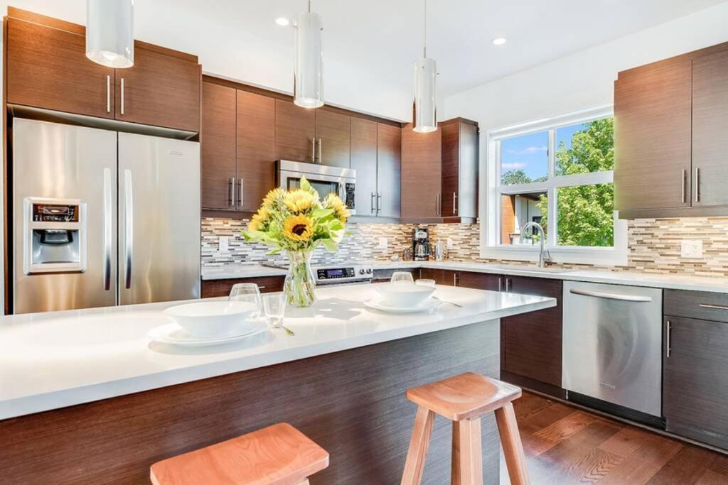 Cedar Hill Sunlit Stay - Bright Spacious & Modern Victoria Exteriör bild